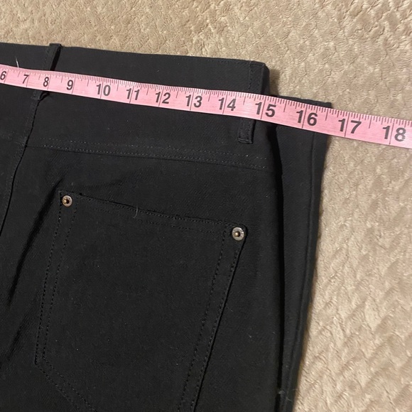 HUE Pull On Jeans - Picture 6 of 9